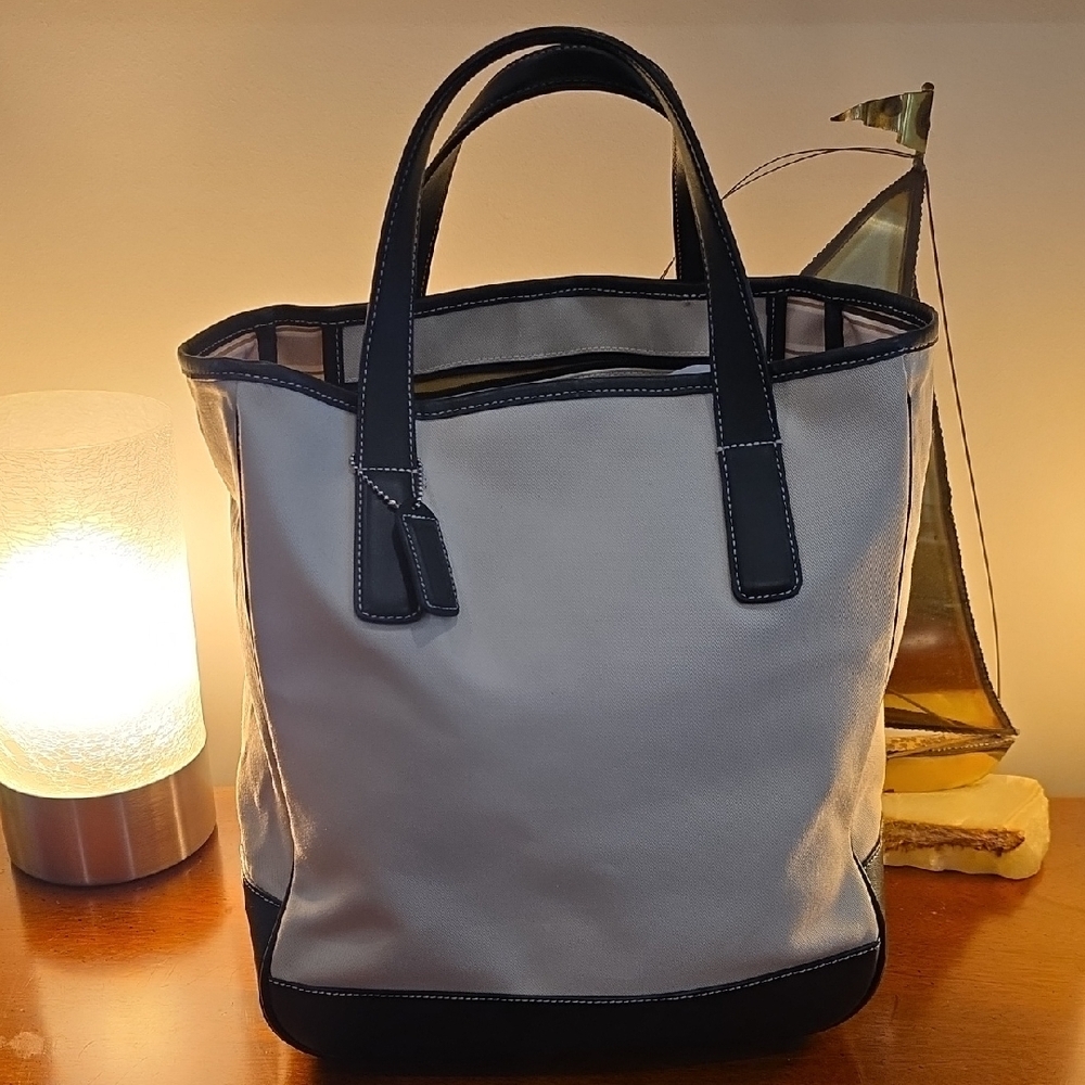 Coach  Excellent Condition HAMPTON Large Canvas Tote Vintage 7725